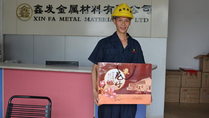 中秋將至，冷軋不銹鋼帶廠家鑫發(fā)金屬對優(yōu)秀員工進(jìn)行拜節(jié)慰問